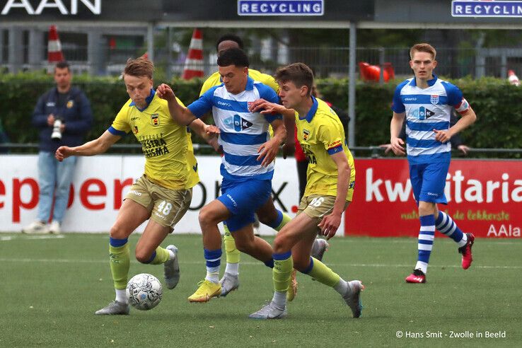 Focus op Voetbal: PEC Zwolle 021 sluit seizoen af met bekerwinst - Foto: Hans Smit