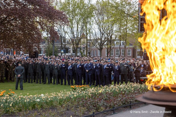In beeld: Dodenherdenking in Ter Pelkwijkpark weer massaal bezocht - Foto: Hans Smit