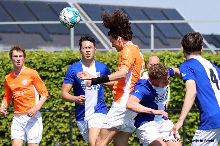 Focus op Amateurvoetbal: CSV’28 maatje te groot voor VSW - Foto: Hans Smit