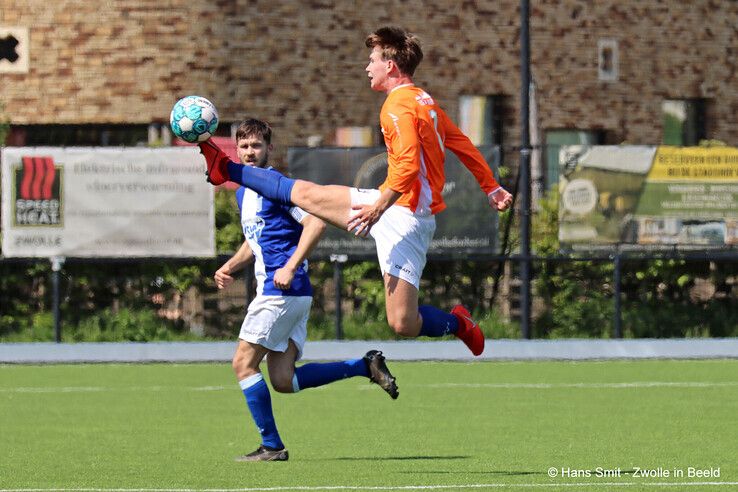 Focus op Amateurvoetbal: CSV’28 maatje te groot voor VSW - Foto: Hans Smit