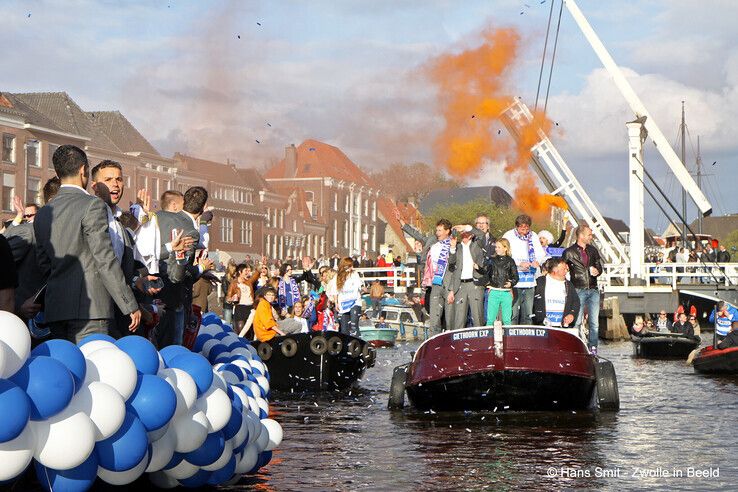 Als PEC Zwolle kampioen wordt komt er, onder voorbehoud, een rondvaart door de gracht. - Foto: Hans Smit