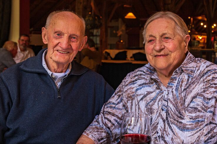 Gerrit (97) en Janna (95) zijn 70 jaar getrouwd en dankbaar dat ze elkaar nog hebben. - Foto: Peter Denekamp