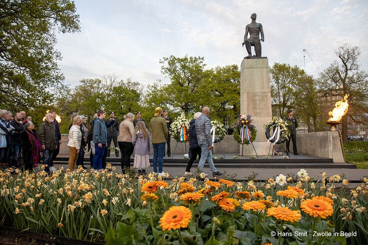 In beeld: Dodenherdenking in Ter Pelkwijkpark weer massaal bezocht - Foto: Hans Smit