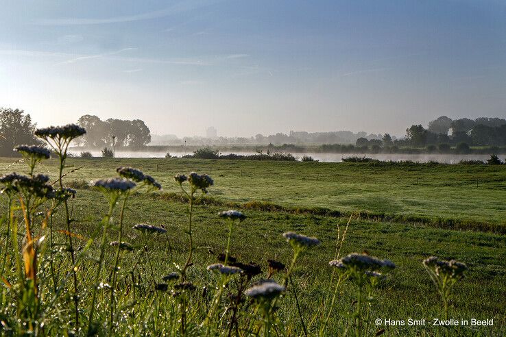 IJsseldijk vroeg in de morgen - Foto: Hans Smit