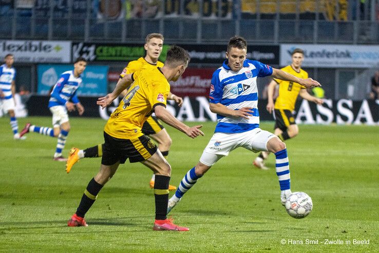 In beeld: Wonderschone doelpunten helpen PEC Zwolle aan zege, maar is het genoeg voor het kampioenschap? - Foto: Hans Smit