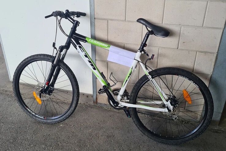 Wijkagenten in Zwolle-Zuid zijn op zoek naar de eigenaar van een gevonden fiets. - Foto: Politie Basisteam Zwolle