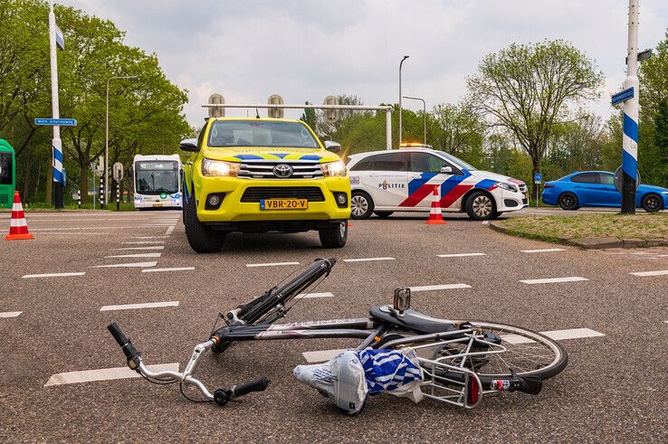 Fietsster aangereden op kruising in Assendorp - Foto: Peter Denekamp