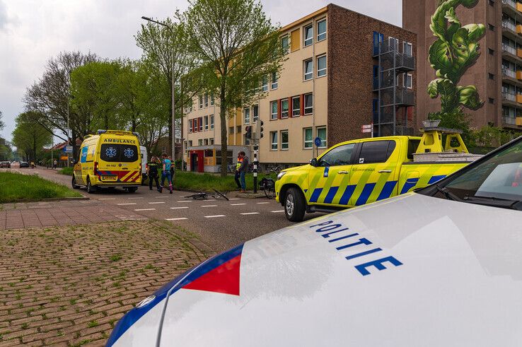 Fietsster aangereden op kruising in Assendorp - Foto: Peter Denekamp