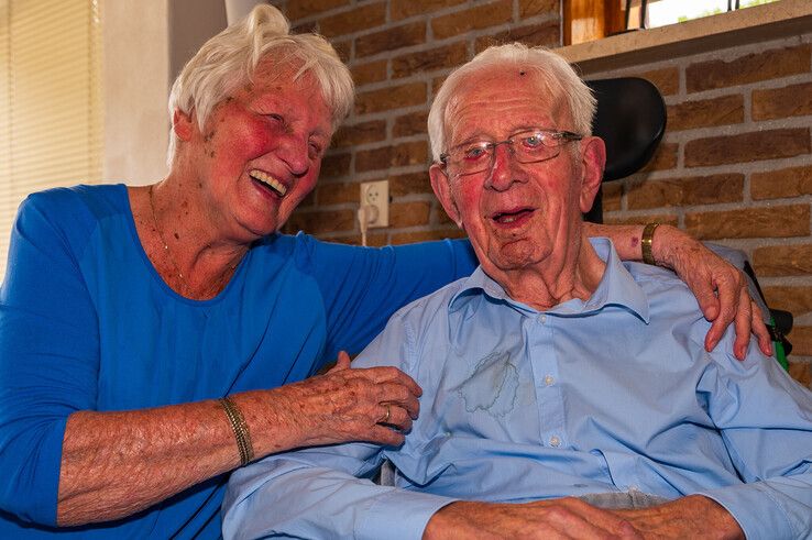 Gerhard en Marietje Hoffman waren op zondag 11 juni zestig jaar getrouwd. - Foto: Peter Denekamp