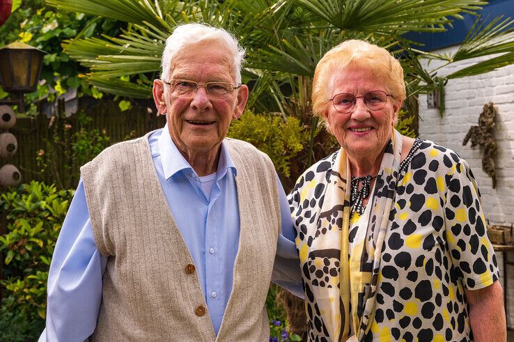 Albert (88) en Adelheid (85) Scholten zijn overmorgen 60 jaar getrouwd. - Foto: Peter Denekamp