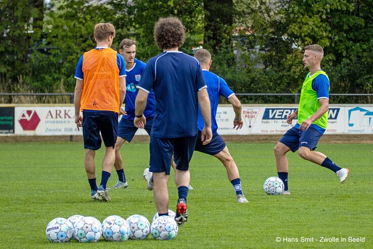 In beeld: Eerste training van PEC Zwolle in Wijthmen - Foto: Hans Smit