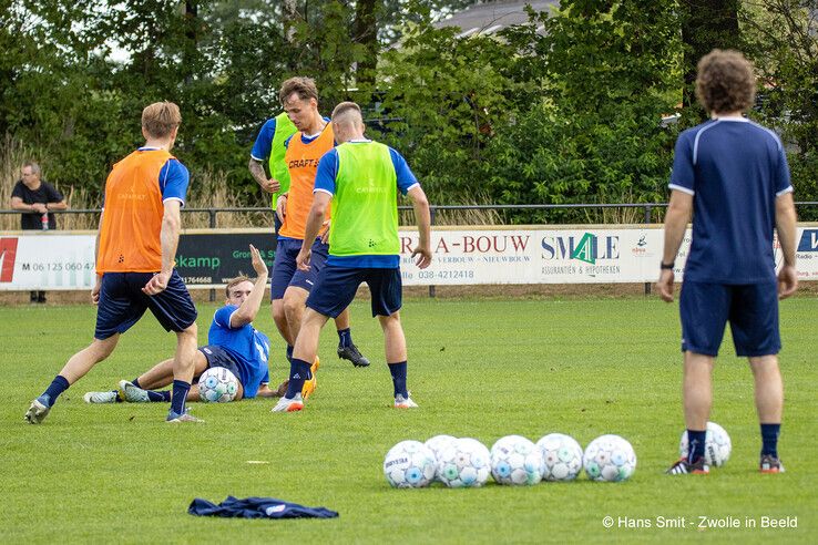 In beeld: Eerste training van PEC Zwolle in Wijthmen - Foto: Hans Smit