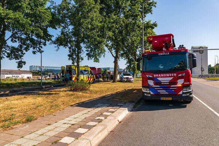 Brandweer redt verwarde man uit Zwarte Water in Zwolle - Foto: Peter Denekamp