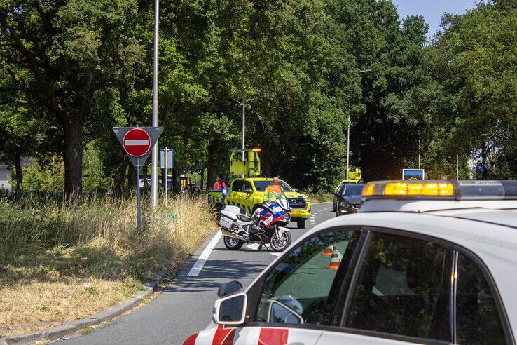 Motorrijder gewond bij aanrijding Burgemeester Roelenweg - Foto: Ruben Meinten