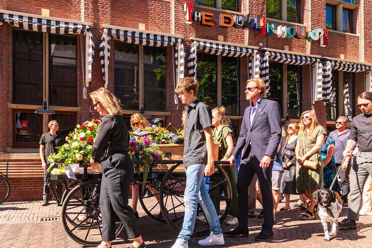 Cafébaas Charles Fontijn (70) overleden: Nog één keer naar de dokter en indrukwekkend laatste rondje door binnenstad - Foto: Peter Denekamp