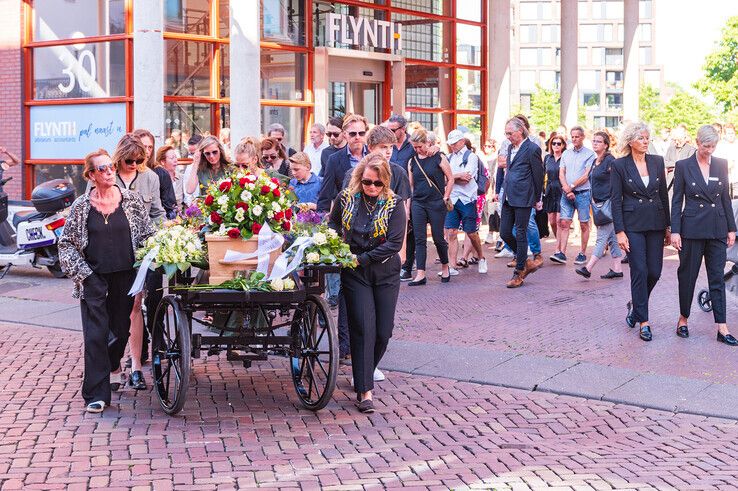 Cafébaas Charles Fontijn (70) overleden: Nog één keer naar de dokter en indrukwekkend laatste rondje door binnenstad - Foto: Peter Denekamp