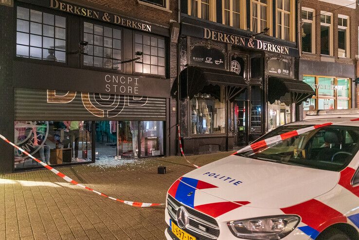 De exclusieve kledingzaak in de Diezerstraat was op 17 maart het doelwit van snelkrakers. - Foto: Peter Denekamp