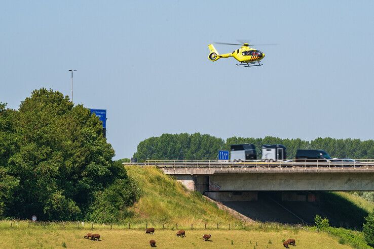 Dalfsenaar (26) ernstig gewond op A28 na zwaar ongeval op IJsselbrug - Foto: Peter Denekamp