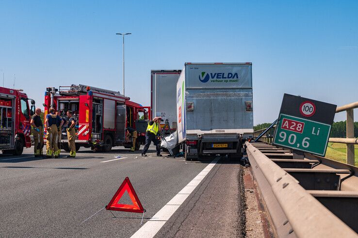Dalfsenaar (26) ernstig gewond op A28 na zwaar ongeval op IJsselbrug - Foto: Peter Denekamp