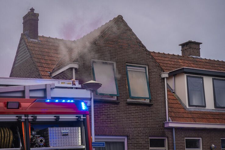 De brand begon in de keuken, de rook trok door de hele woning. - Foto: Peter Denekamp