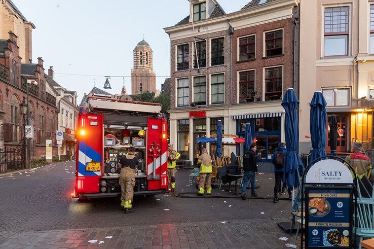 Het café en andere horecazaken waren gesloten ten tijde van de brand. - Foto: Peter Denekamp