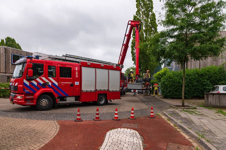 Kille zomerdag zorgt voor schoorsteenbrand in Zwolle-Zuid - Foto: Peter Denekamp