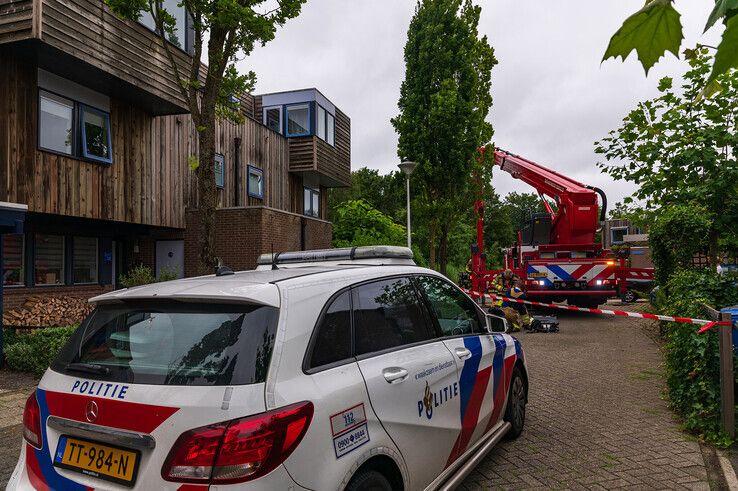 Kille zomerdag zorgt voor schoorsteenbrand in Zwolle-Zuid - Foto: Peter Denekamp