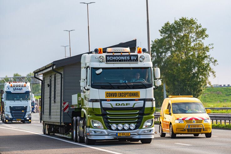 In beeld: Indrukwekkend konvooi van ruim 100 trucks doorkruist IJsseldelta - Foto: Peter Denekamp