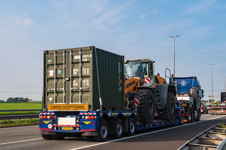 In beeld: Indrukwekkend konvooi van ruim 100 trucks doorkruist IJsseldelta - Foto: Peter Denekamp