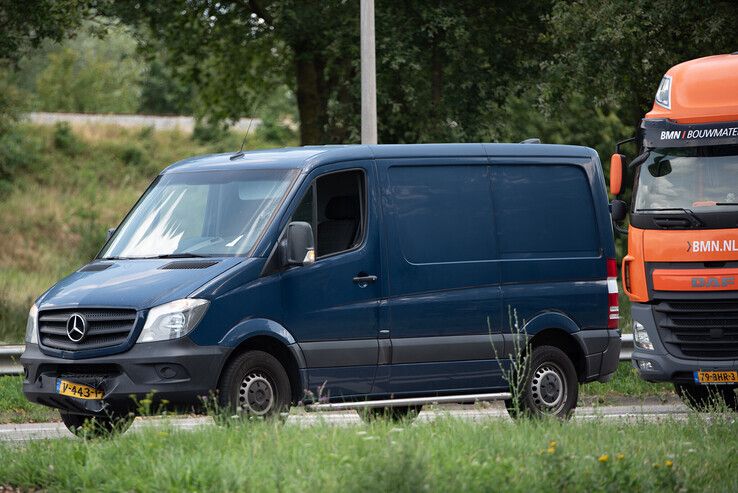 De schade aan beide voertuigen viel mee. - Foto: Peter Denekamp