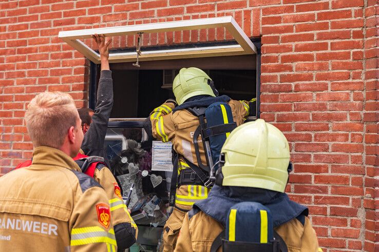 Een verslonsde woning aan de Enkstraat werd onbewoonbaar en onveilig verklaard door de gemeente. - Foto: Peter Denekamp