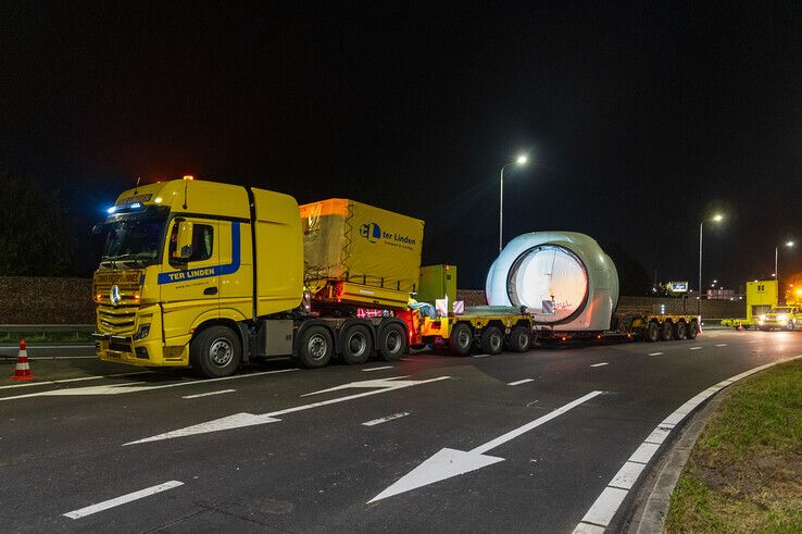 Speciaal transport rijdt zich vast bij werkzaamheden A28 in Zwolle - Foto: Peter Denekamp