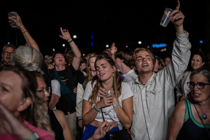 In beeld: Gezelligheid, drukte en veel muziek op Straatfestival, vanavond volgt Straatfestival x Zwolle Pride - Foto: Geertjan Kuper