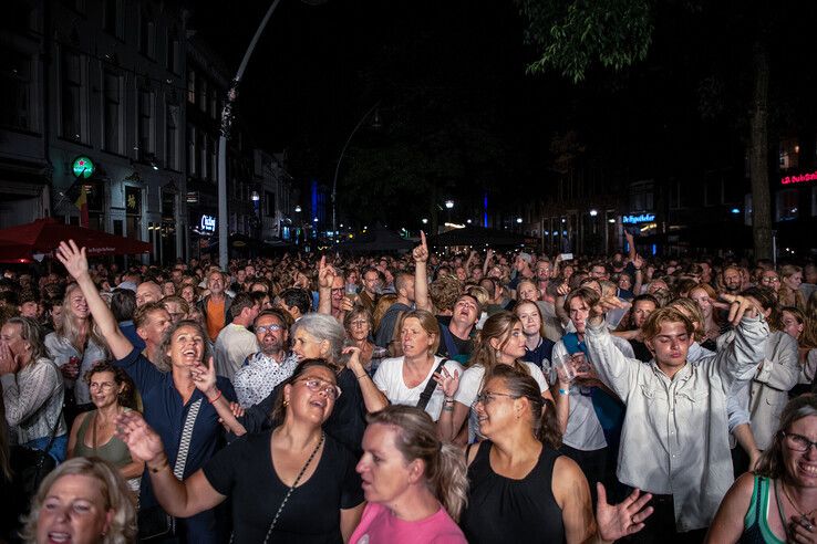 In beeld: Gezelligheid, drukte en veel muziek op Straatfestival, vanavond volgt Straatfestival x Zwolle Pride - Foto: Geertjan Kuper