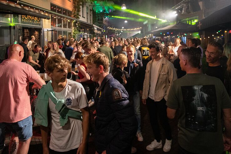 In beeld: Gezelligheid, drukte en veel muziek op Straatfestival, vanavond volgt Straatfestival x Zwolle Pride - Foto: Geertjan Kuper