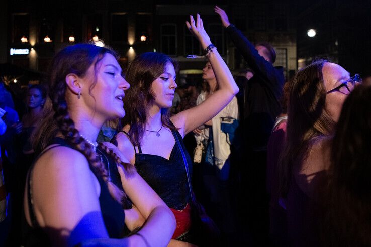 In beeld: Gezelligheid, drukte en veel muziek op Straatfestival, vanavond volgt Straatfestival x Zwolle Pride - Foto: Geertjan Kuper