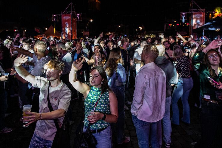 In beeld: Gezelligheid, drukte en veel muziek op Straatfestival, vanavond volgt Straatfestival x Zwolle Pride - Foto: Geertjan Kuper