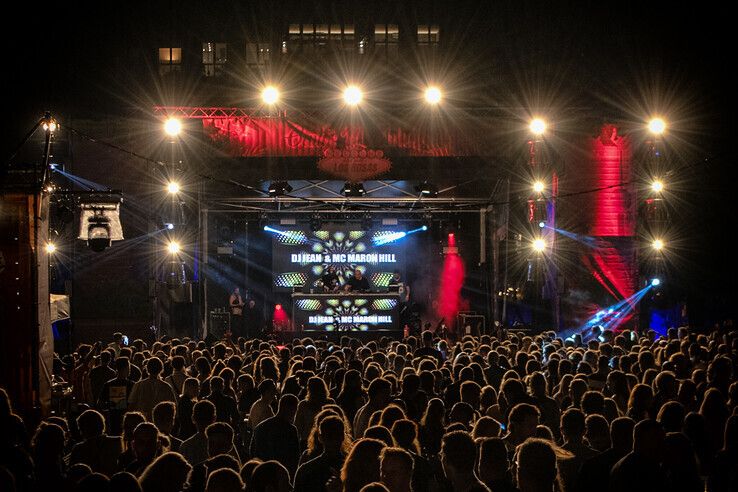 In beeld: Gezelligheid, drukte en veel muziek op Straatfestival, vanavond volgt Straatfestival x Zwolle Pride - Foto: Geertjan Kuper