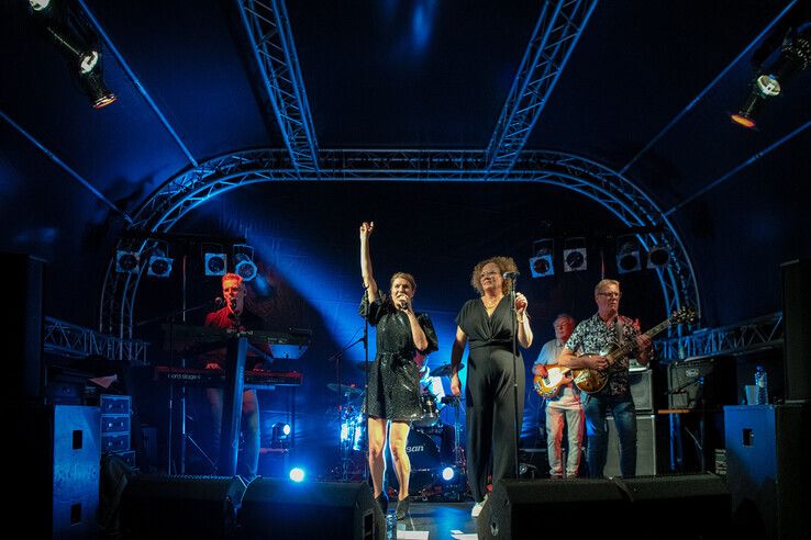 In beeld: Gezelligheid, drukte en veel muziek op Straatfestival, vanavond volgt Straatfestival x Zwolle Pride - Foto: Geertjan Kuper