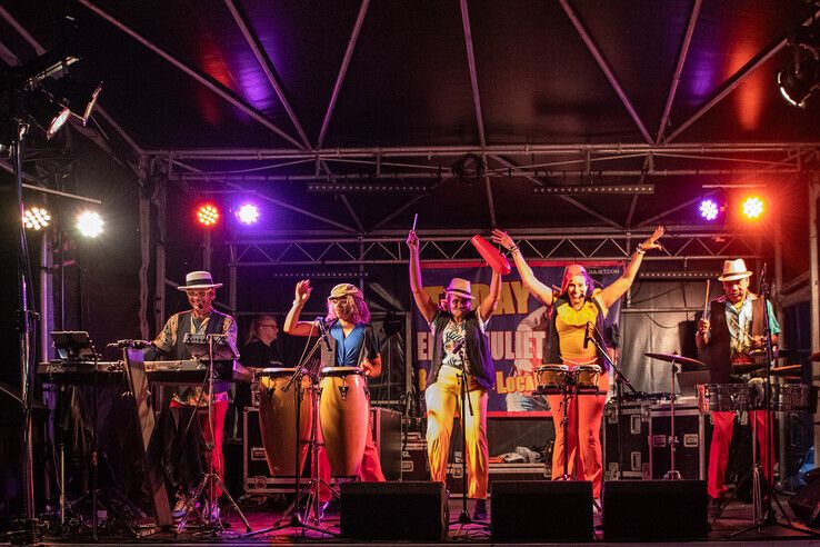 In beeld: Gezelligheid, drukte en veel muziek op Straatfestival, vanavond volgt Straatfestival x Zwolle Pride - Foto: Geertjan Kuper