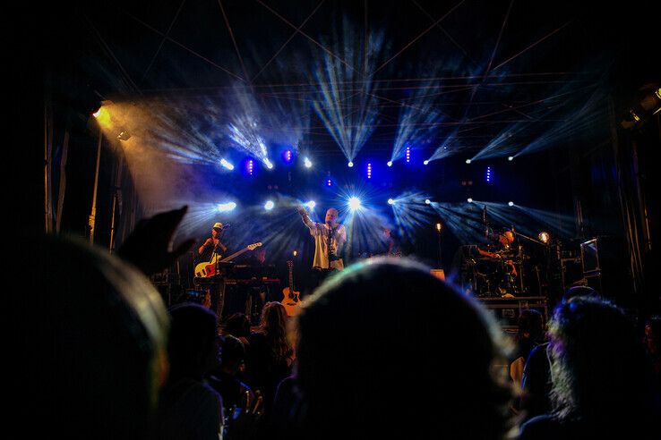 In beeld: Gezelligheid, drukte en veel muziek op Straatfestival, vanavond volgt Straatfestival x Zwolle Pride - Foto: Geertjan Kuper