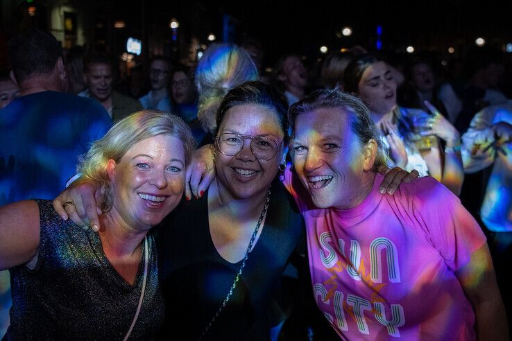 In beeld: Gezelligheid, drukte en veel muziek op Straatfestival, vanavond volgt Straatfestival x Zwolle Pride - Foto: Geertjan Kuper