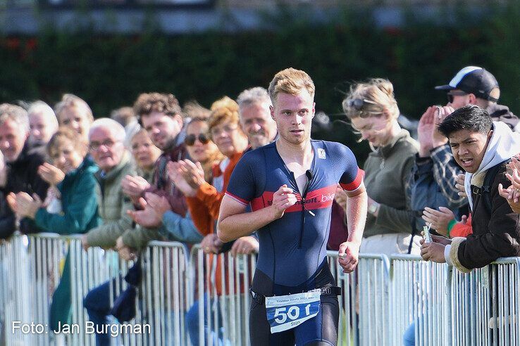 Stijn Janssen, de winnaar van Triathlon Zwolle. - Foto: Jan Burgman