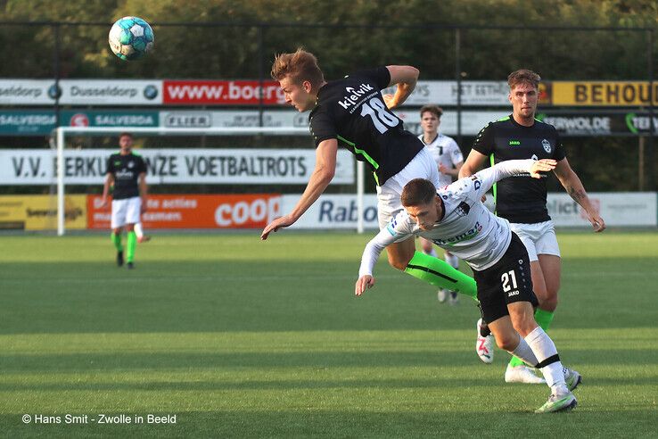 Focus op amateurvoetbal: Berkum wint streekderby van Heino - Foto: Hans Smit
