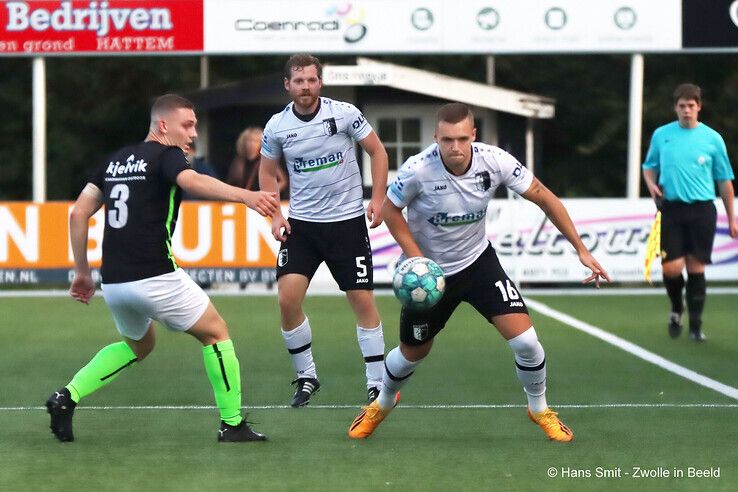 Focus op amateurvoetbal: Berkum wint streekderby van Heino - Foto: Hans Smit
