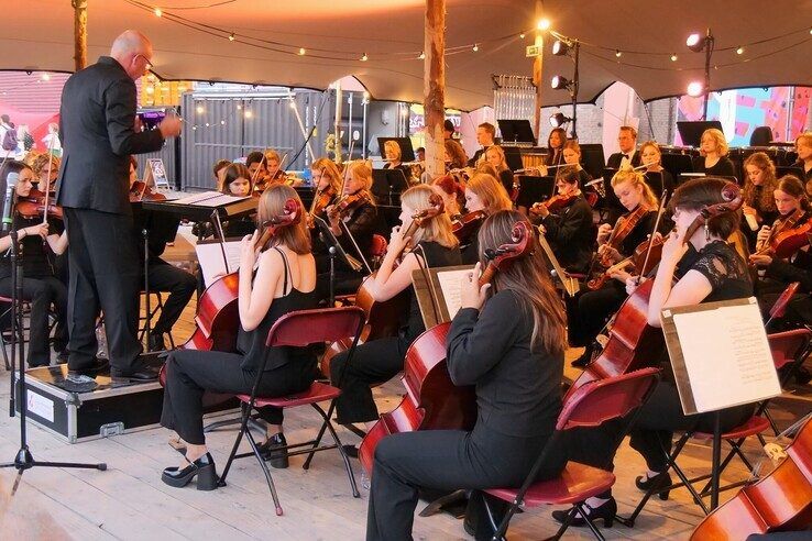 In beeld: Vuurvogel geeft concert in laatste weekend Hanze Art Station - Foto: Obbe Bakker
