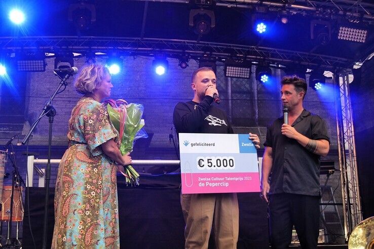 Ernest Rodziekiewicz (26) alias Rapper Ness is de winnaar van de Zwolse Cultuur Talentprijs. - Foto: Obbe Bakker