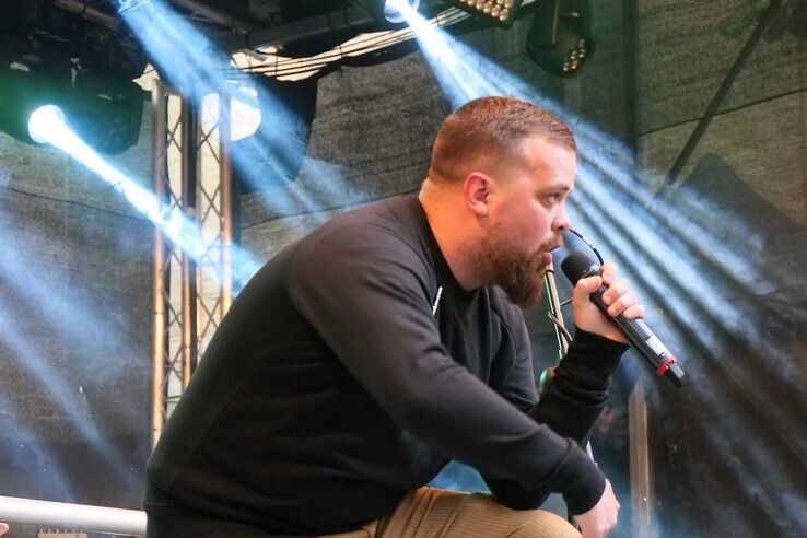 Rapper Ness ontvangt eerste Zwolse Cultuur Talentprijs op Stadsfestival - Foto: Obbe Bakker