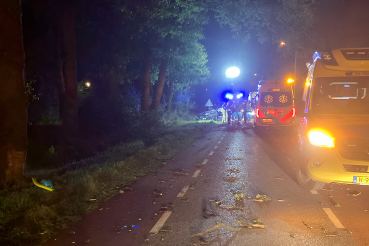 Meerdere ambulances, de brandweer en een traumateam schoten te hulp in Dalfsen. - Foto: Brandweer Dalfsen