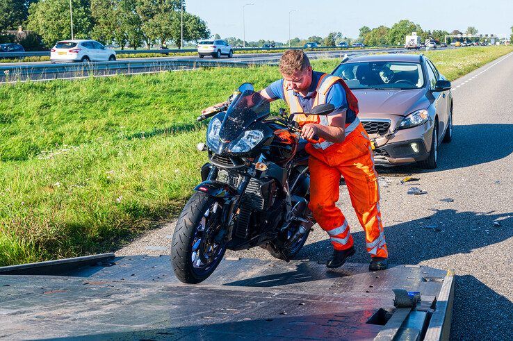 Motorrijder met spoed naar ziekenhuis na ongeval in Hessenpoort - Foto: Peter Denekamp